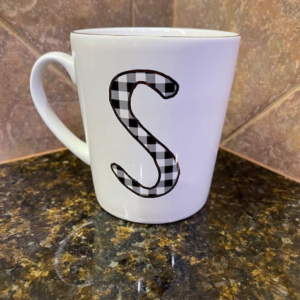 S Initial Mug - Picture 3 of 4
